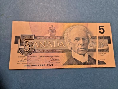 RARE. 1986 Canada 5 Dollar ERROR Note - Gutter Fold - VF30
